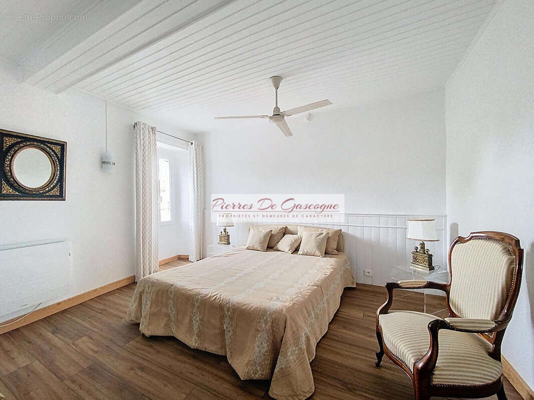 Maison à VIC-FEZENSAC