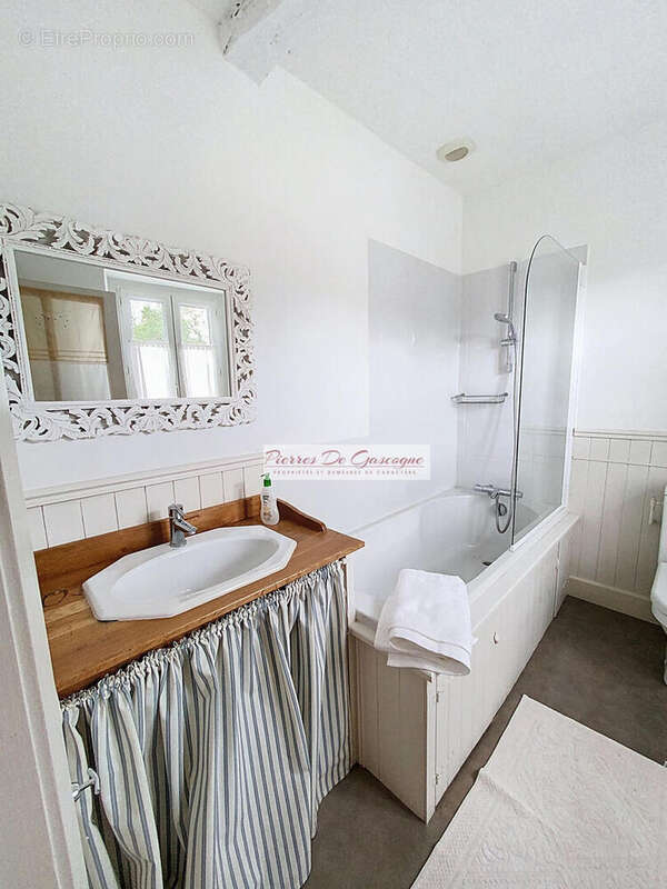 Maison à VIC-FEZENSAC