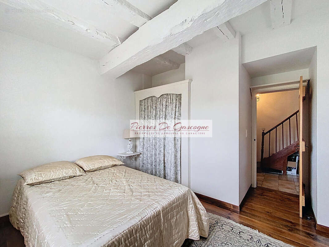 Maison à VIC-FEZENSAC