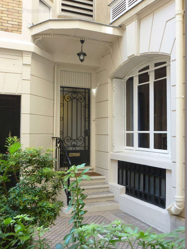 Appartement à PARIS-8E