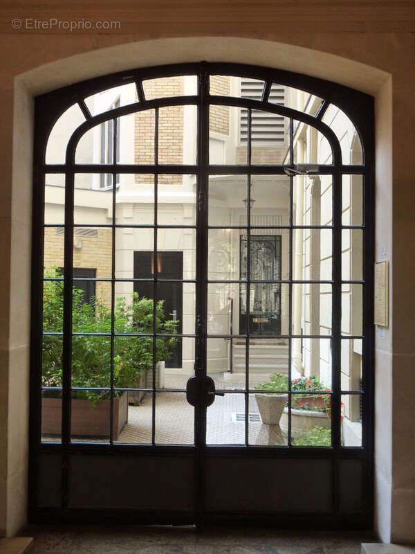 Appartement à PARIS-8E