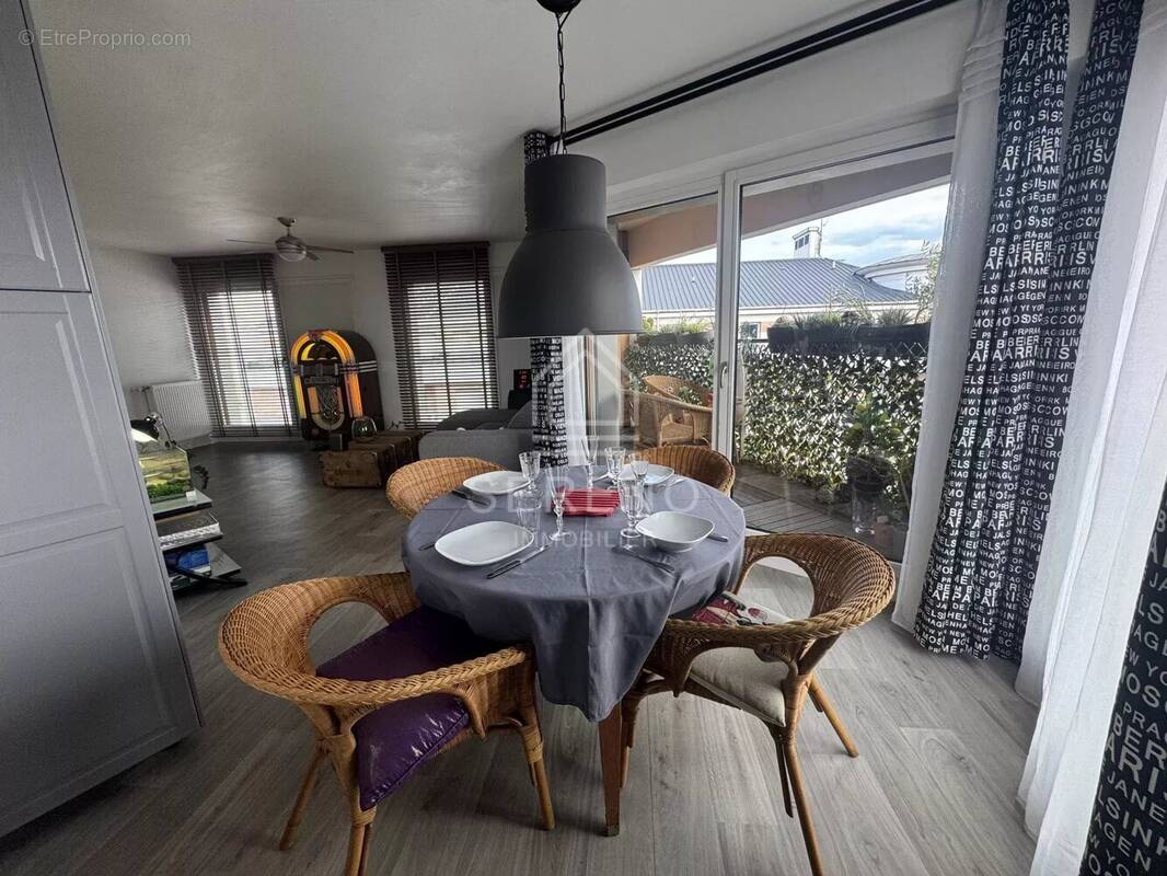 Appartement à PARIS-20E