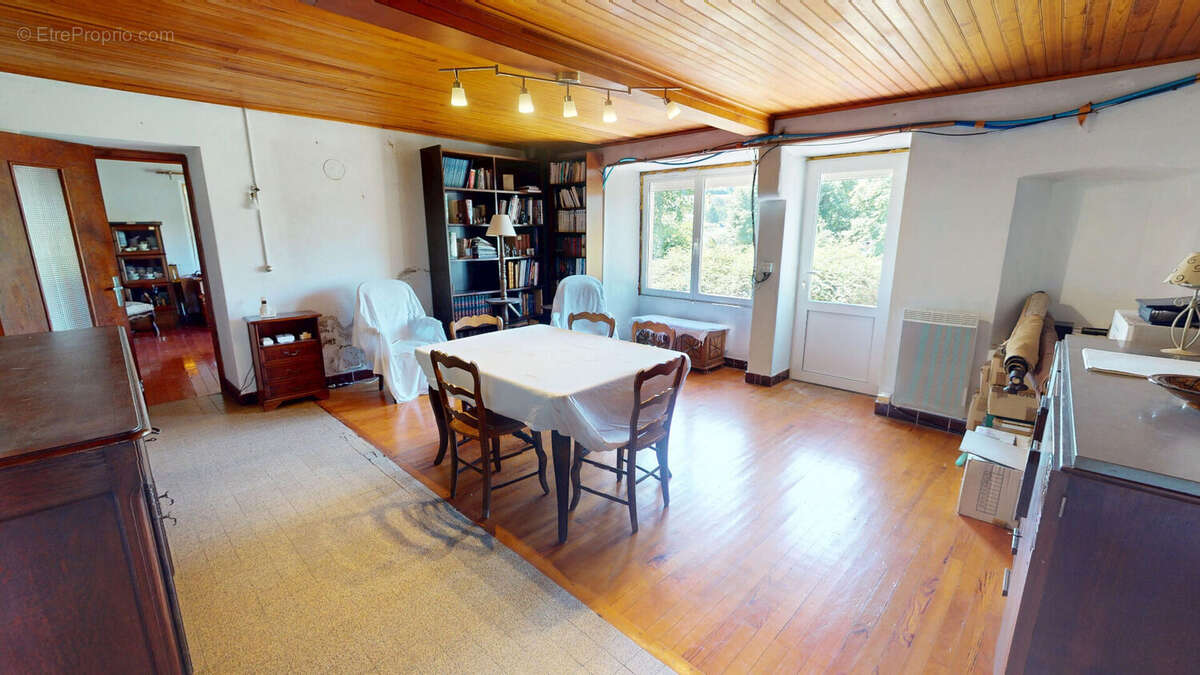 Maison à SAINT-MARTIN-DU-FRENE