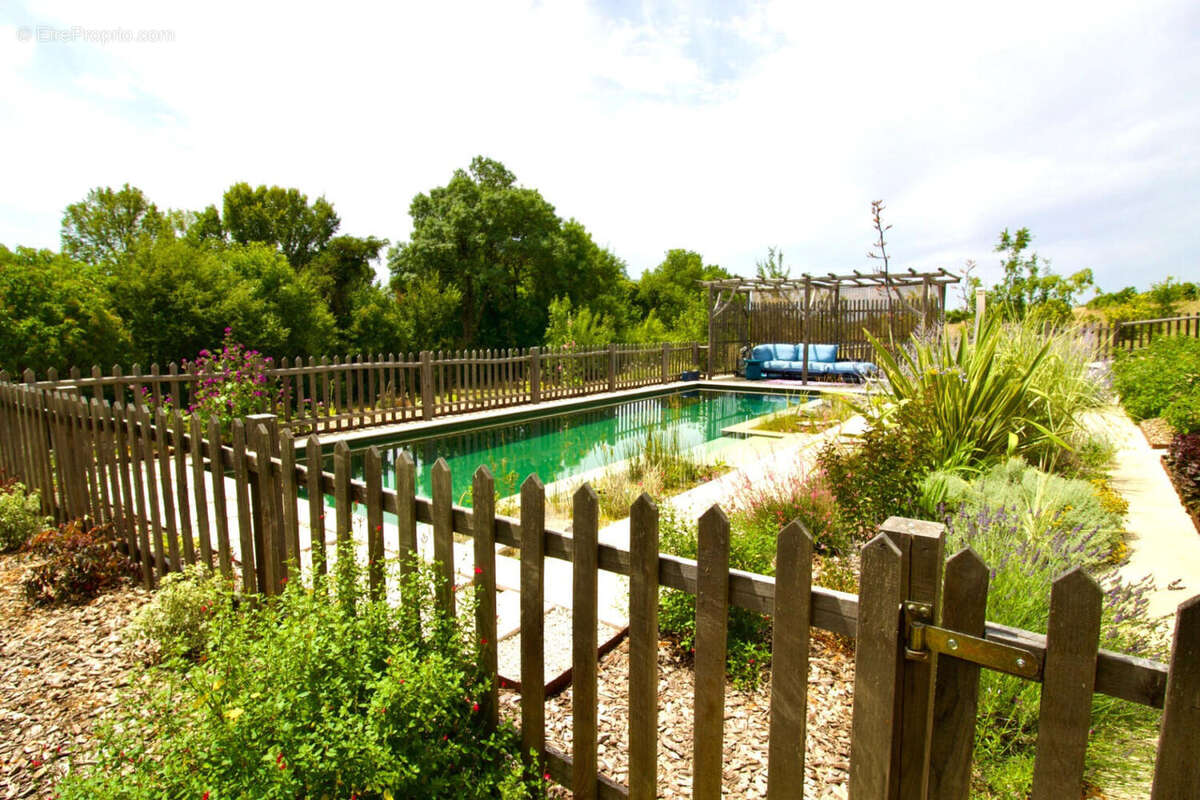 PISCINE - Maison à MOUTON