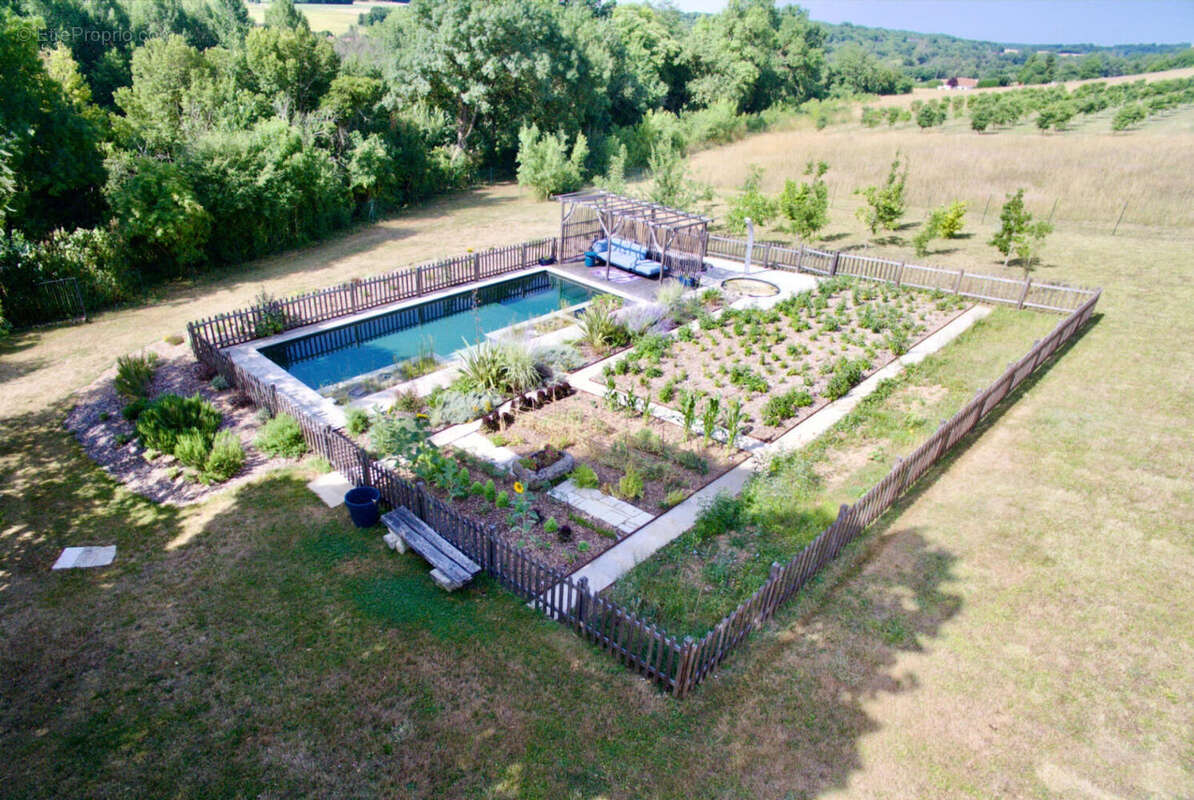 PISCINE - Maison à MOUTON