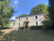 facade devant - Maison à CHALAIS