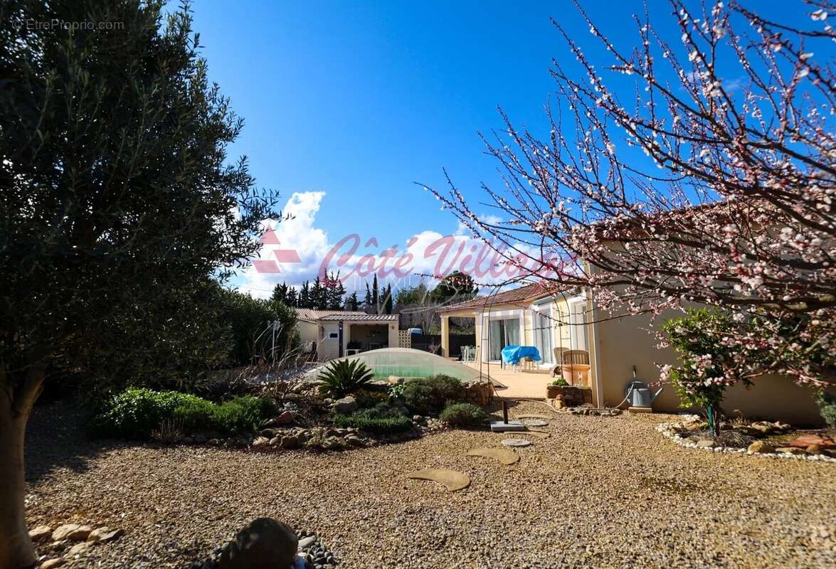 Maison à SAINTE-VALIERE