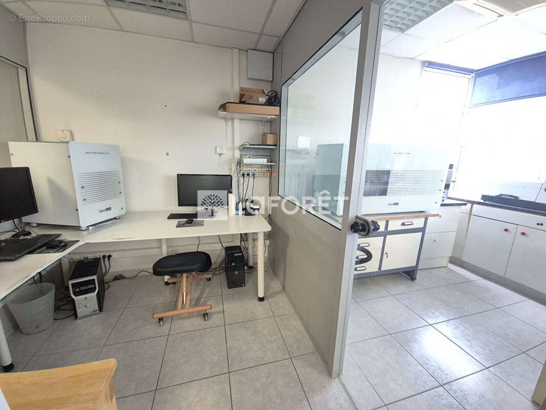 Commerce à MOUANS-SARTOUX