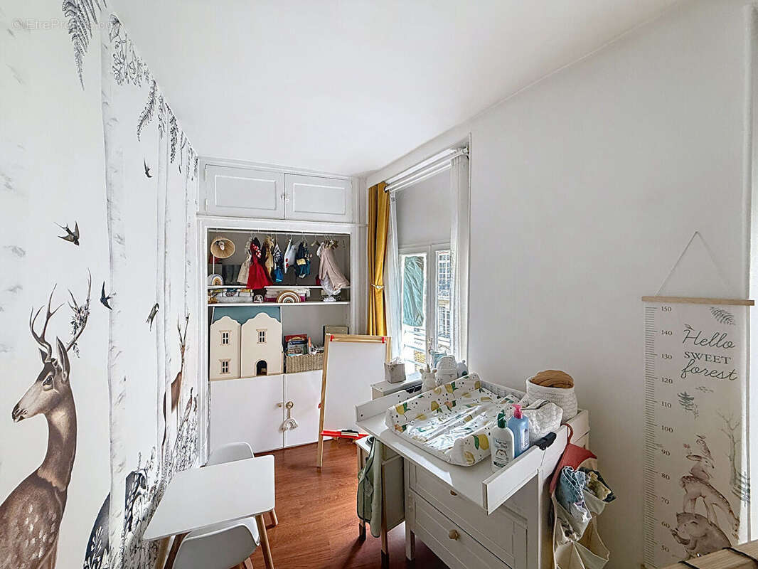 Appartement à PARIS-16E
