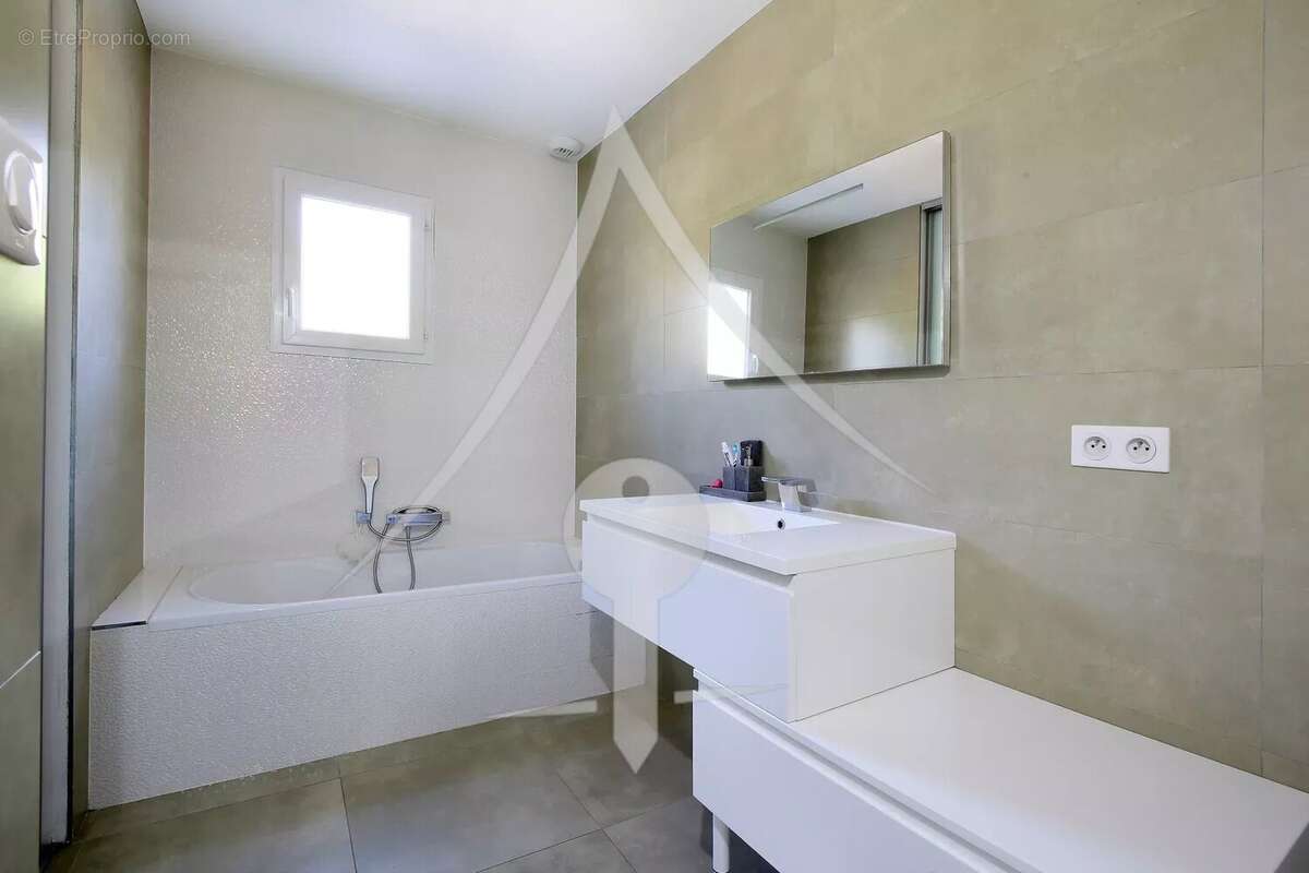 Maison à LAVERNOSE-LACASSE