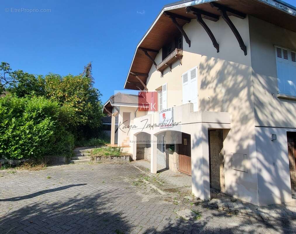 Appartement à CONTAMINE-SUR-ARVE
