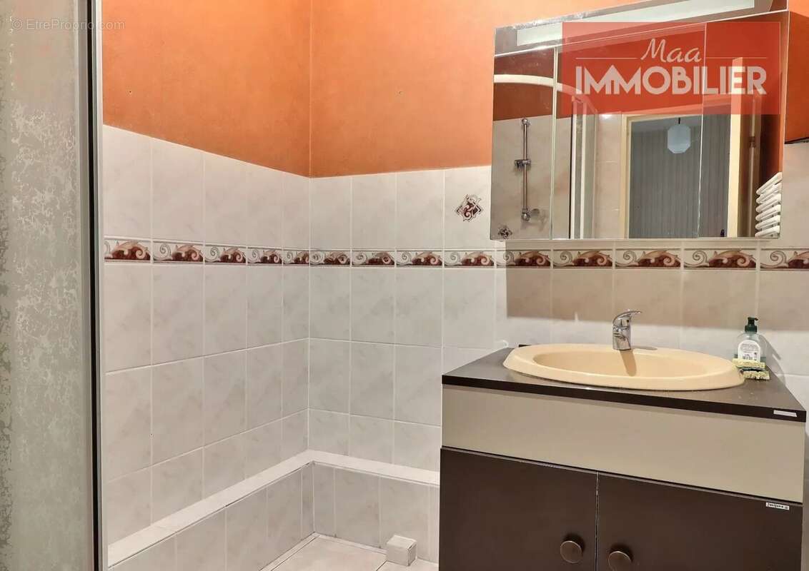 Appartement à UNIEUX