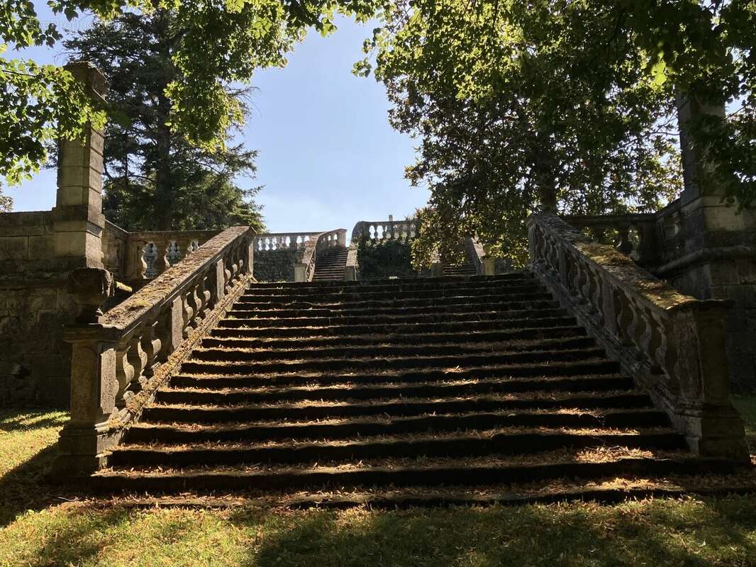 Appartement à CHARRAS