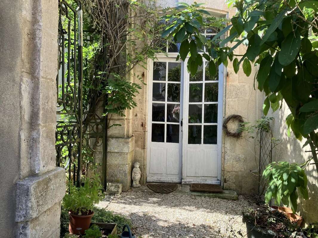 Appartement à CHARRAS