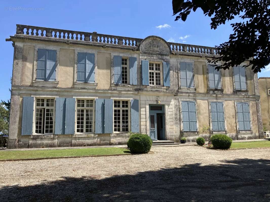 Appartement à CHARRAS