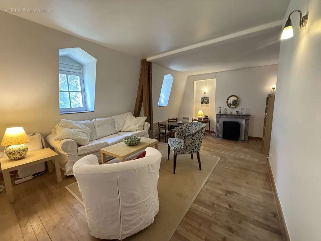 Appartement à CHARRAS