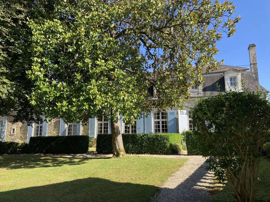 Appartement à CHARRAS