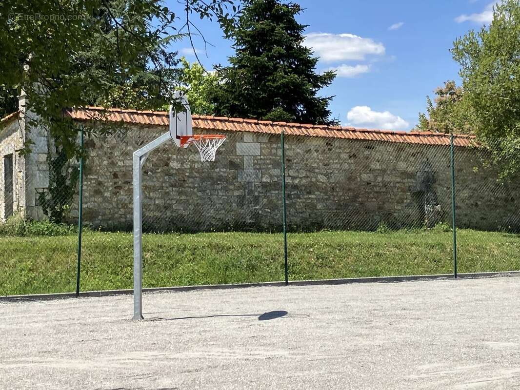 Appartement à CHARRAS