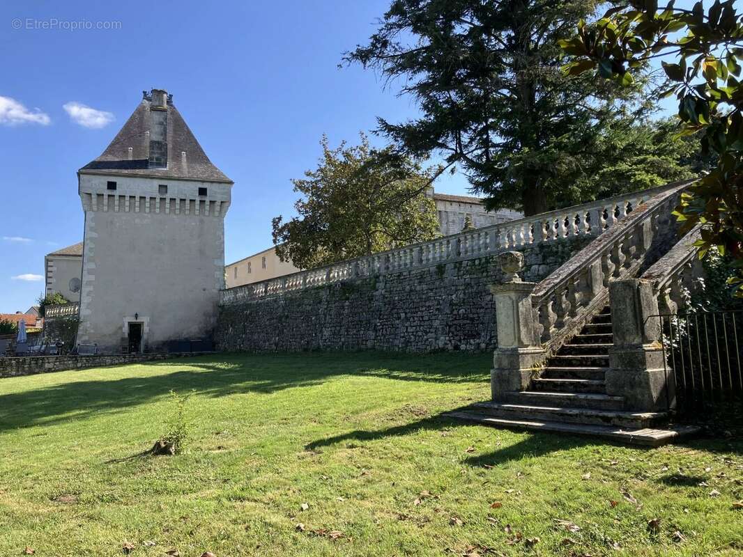 Appartement à CHARRAS