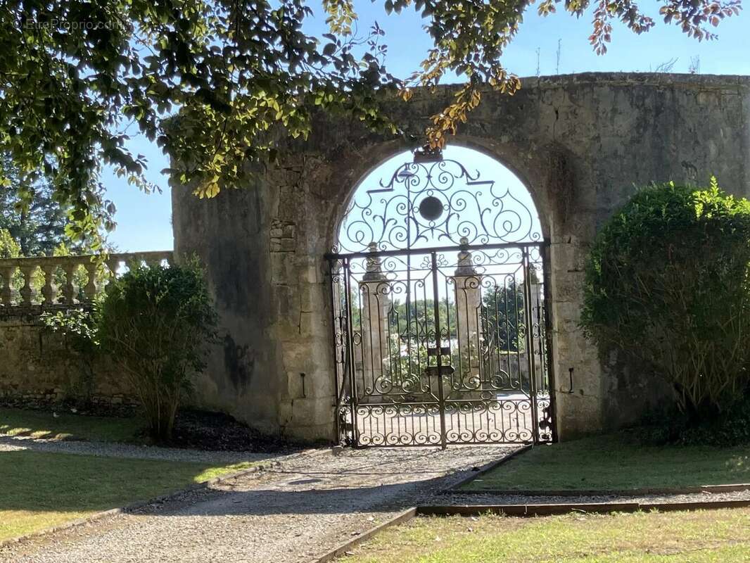 Appartement à CHARRAS