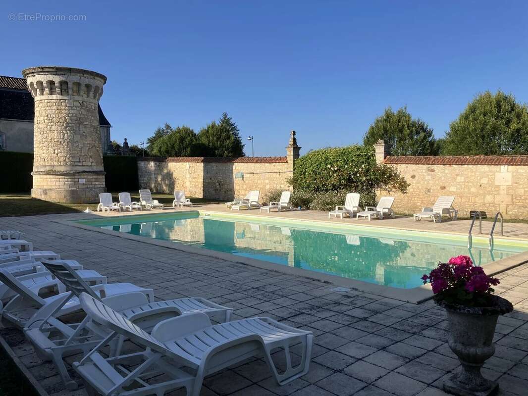 Appartement à CHARRAS