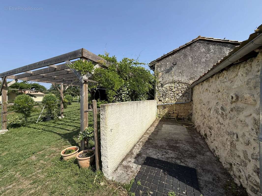 Maison à GENSAC