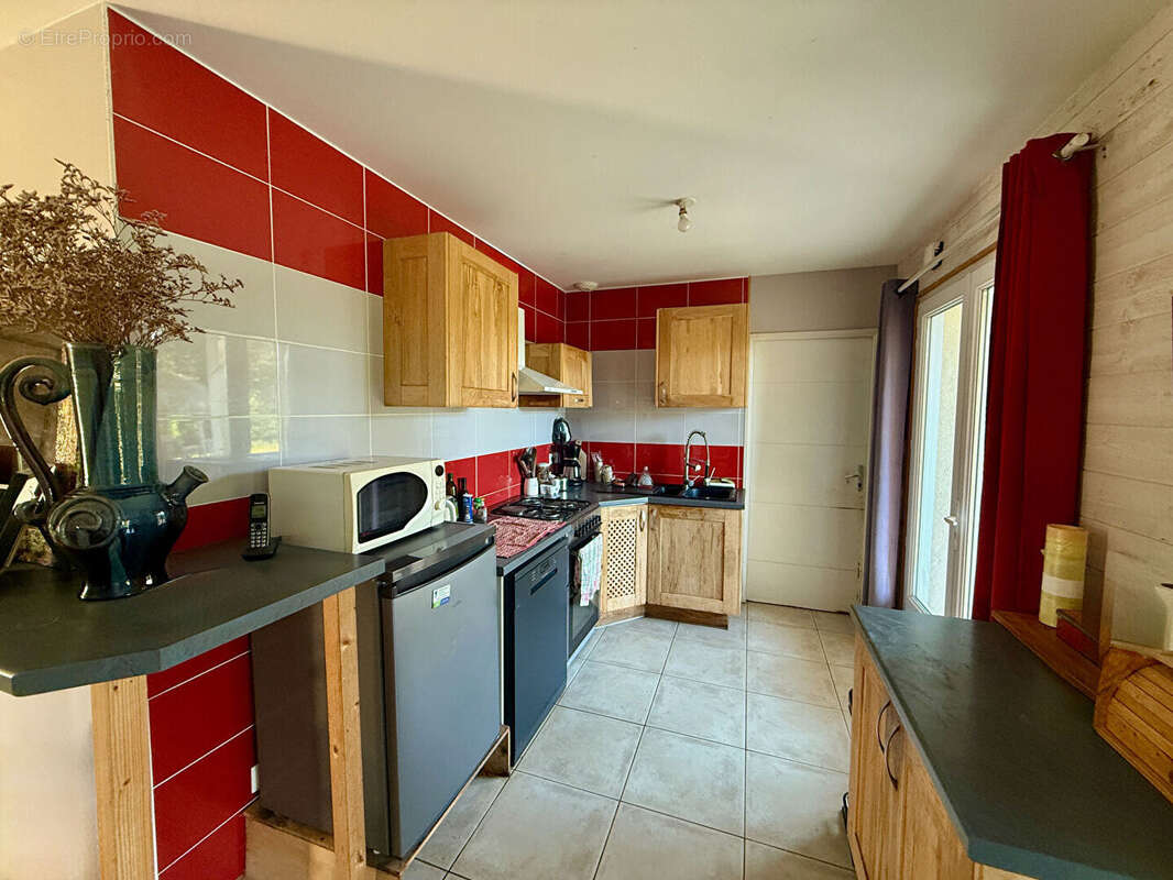 Maison à YVRAC-ET-MALLEYRAND