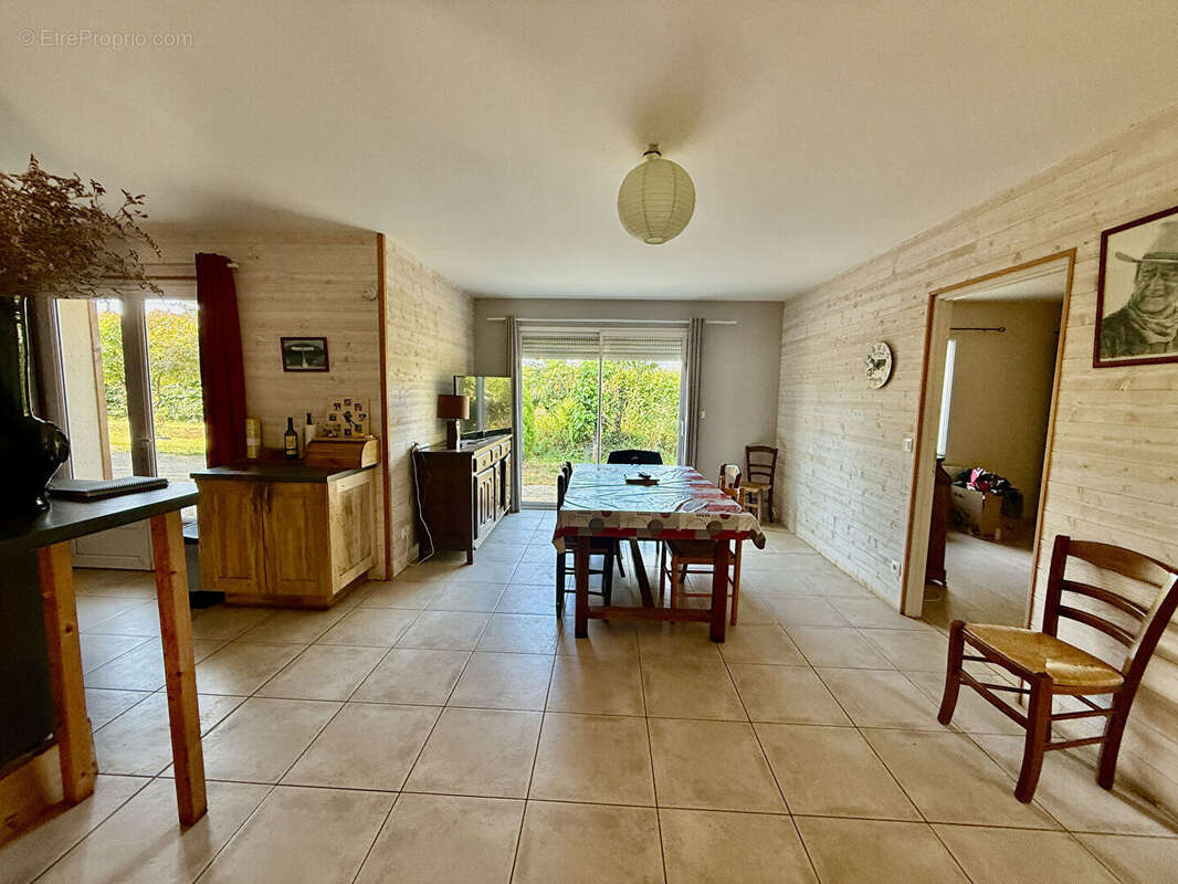 Maison à YVRAC-ET-MALLEYRAND