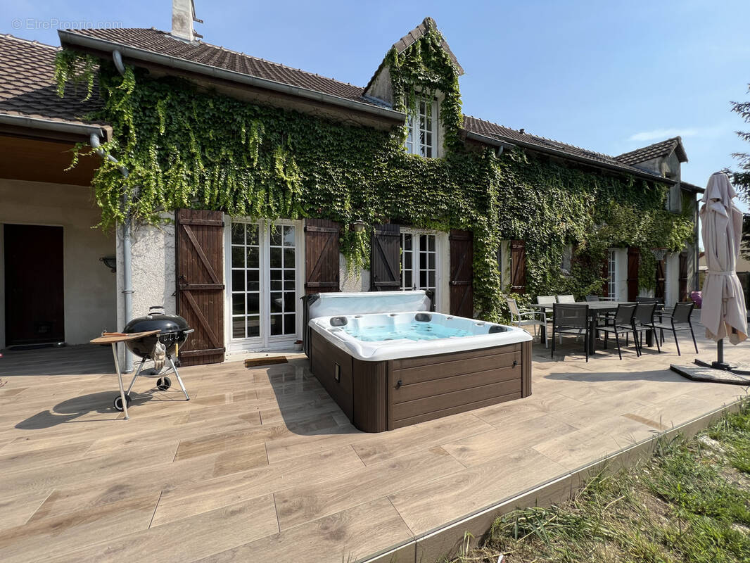 Maison à MARIGNY-LE-CHATEL