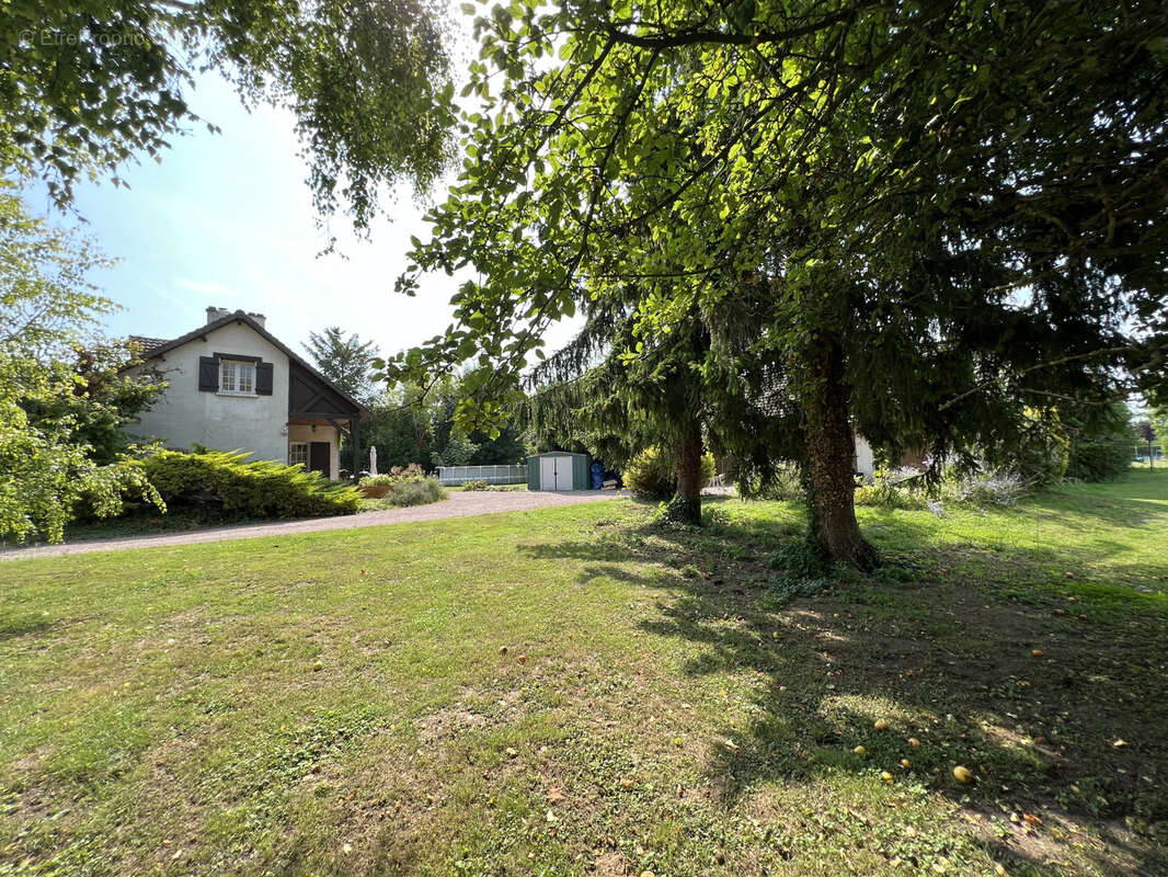 Maison à MARIGNY-LE-CHATEL