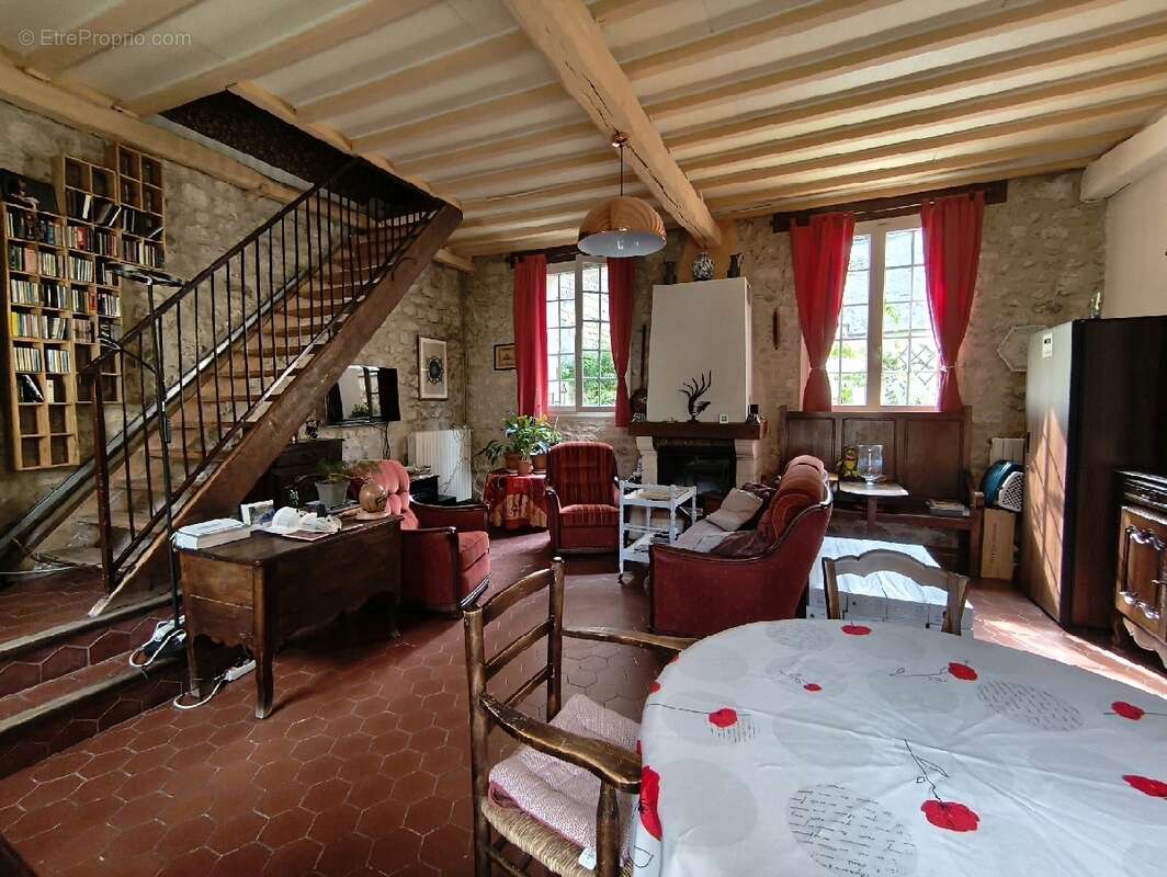 Maison à NESLES-LA-VALLEE