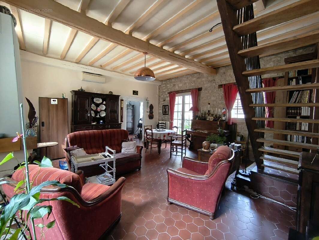 Maison à NESLES-LA-VALLEE