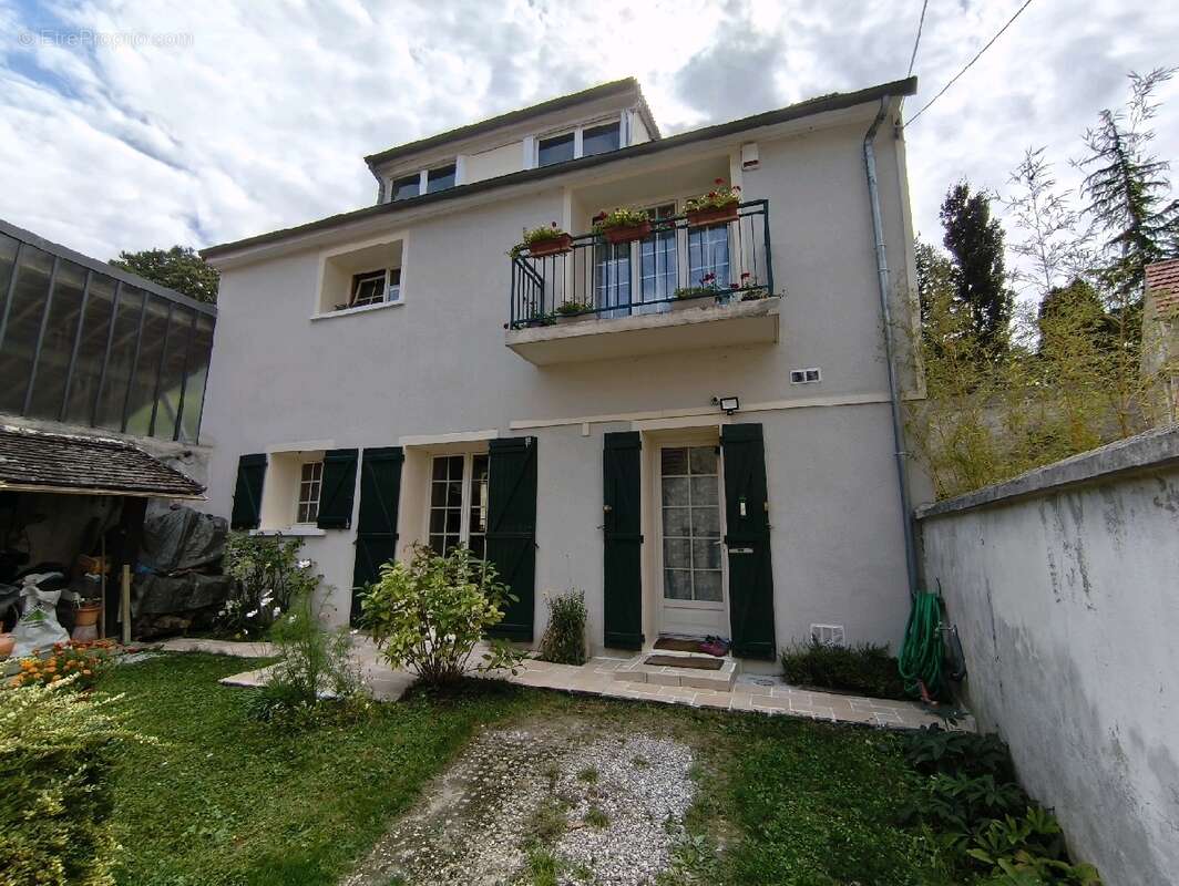 Maison à NESLES-LA-VALLEE