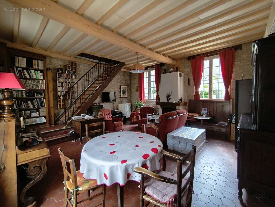 Maison à NESLES-LA-VALLEE