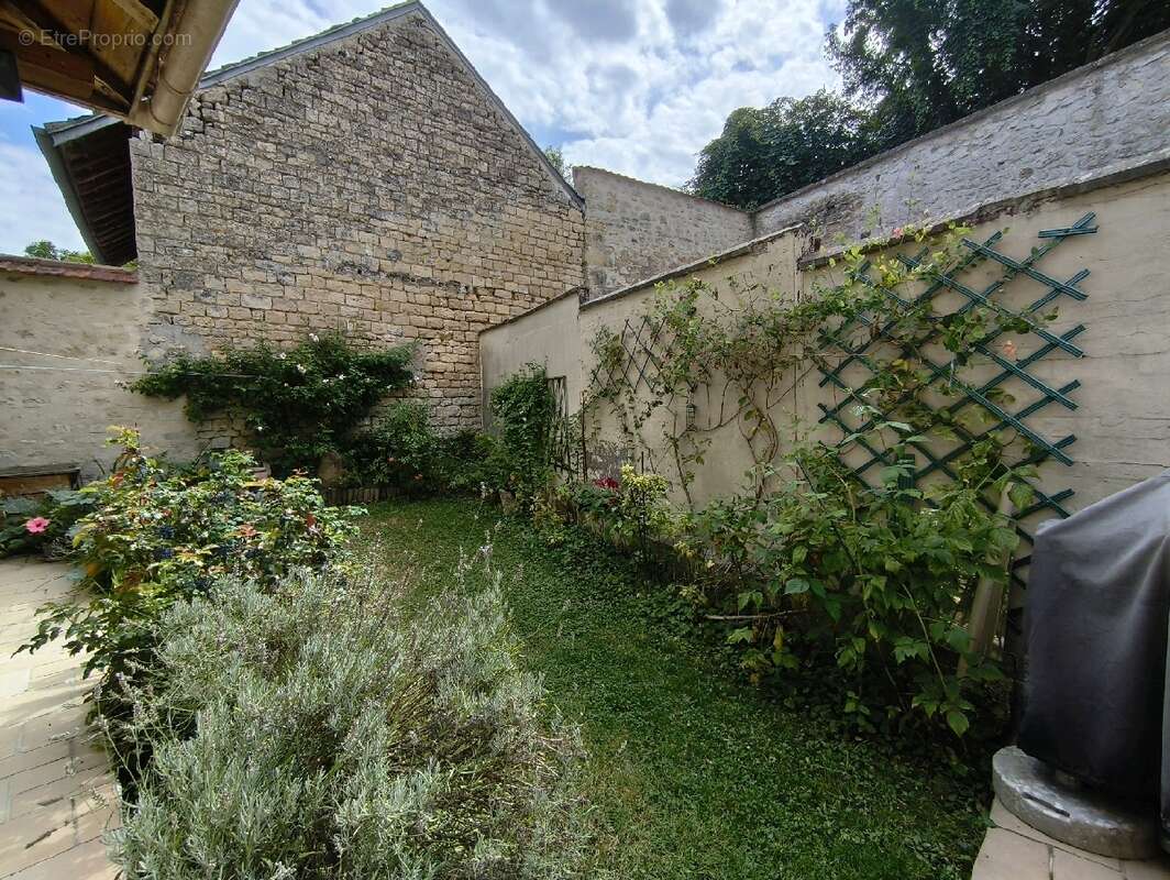 Maison à NESLES-LA-VALLEE