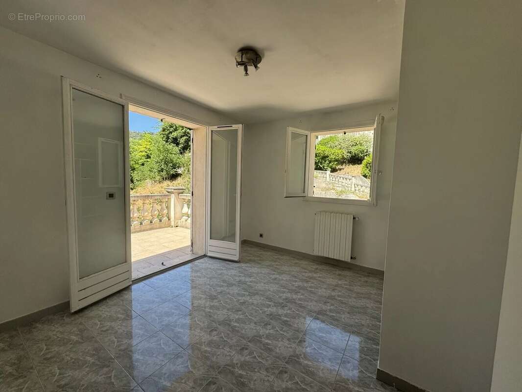 Maison à L&#039;ESCARENE