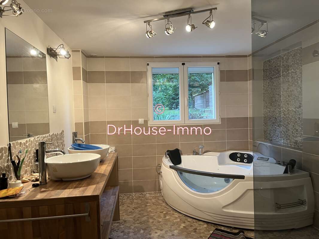 Maison à SOULAIRE-ET-BOURG