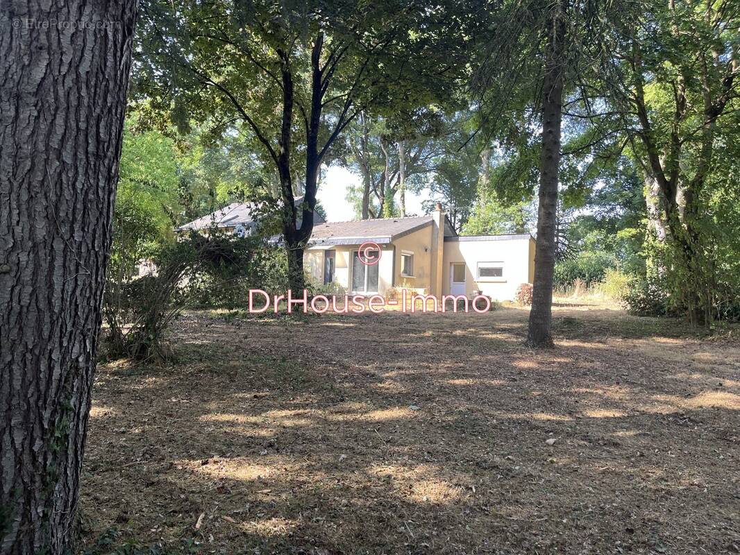 Maison à SOULAIRE-ET-BOURG