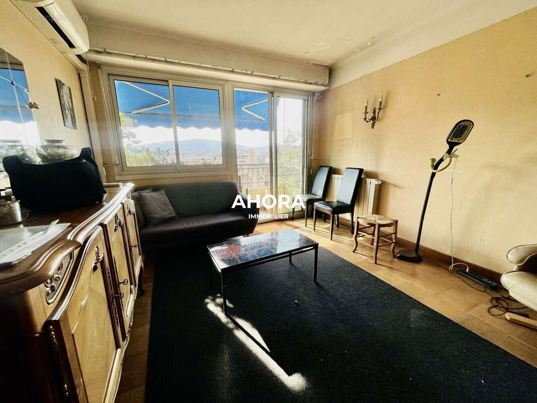 Appartement à MARSEILLE-4E