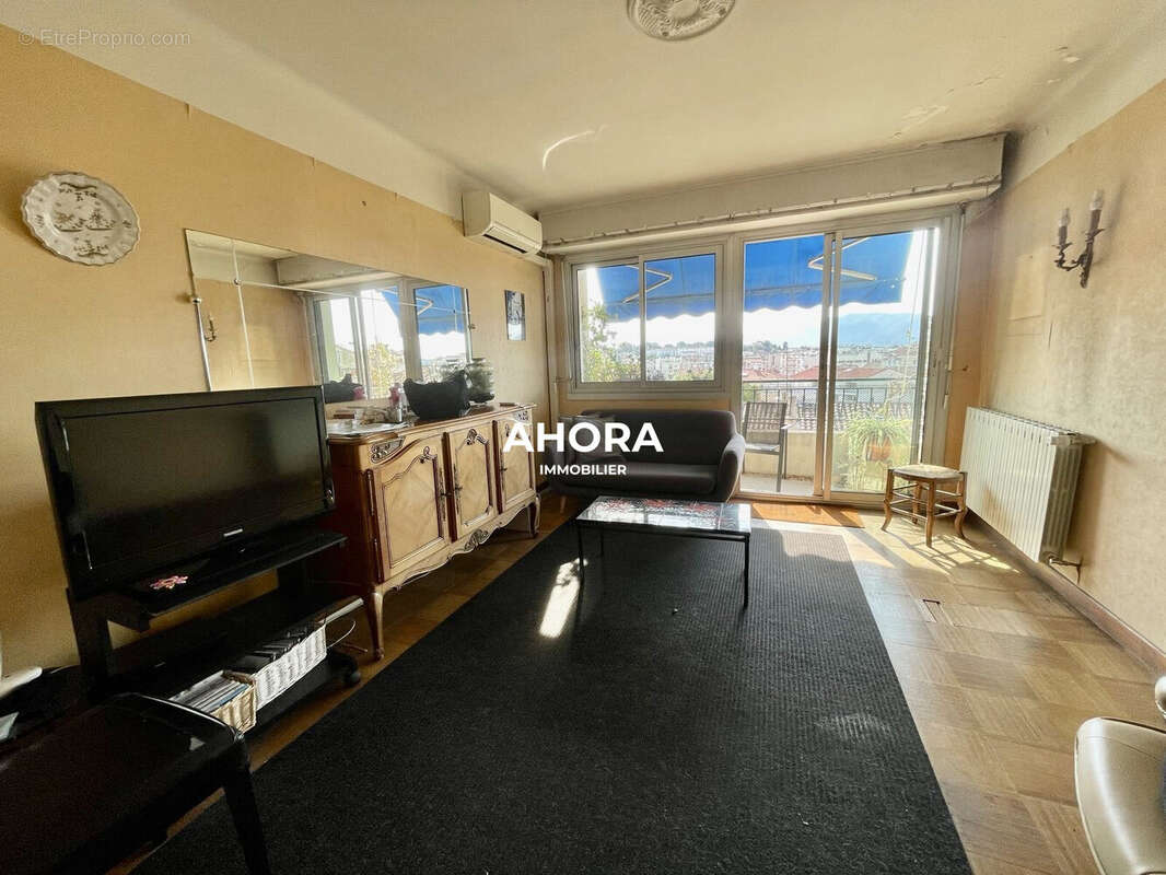 Appartement à MARSEILLE-4E