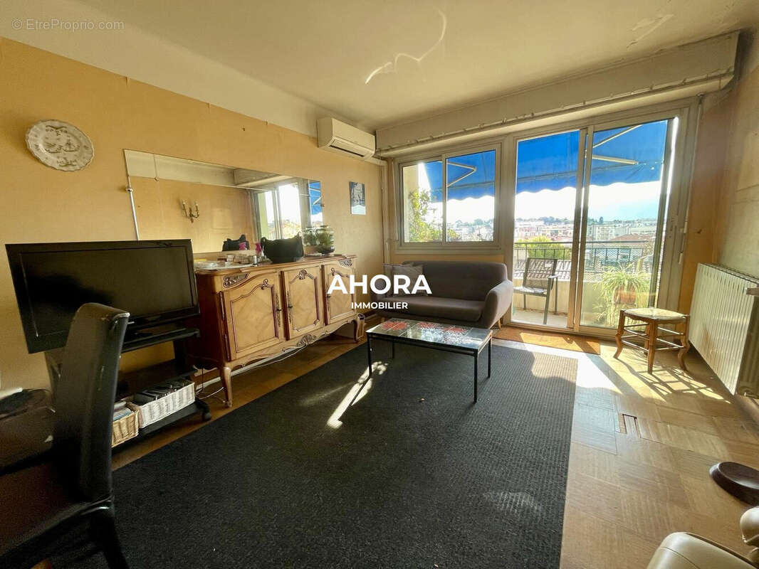 Appartement à MARSEILLE-4E