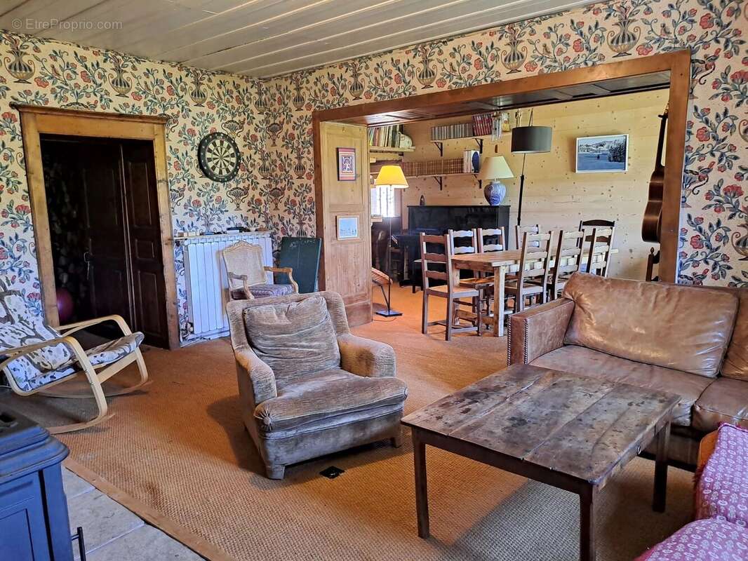 Maison à LES MOUSSIERES