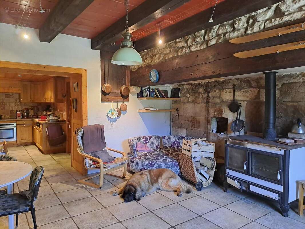 Maison à LES MOUSSIERES