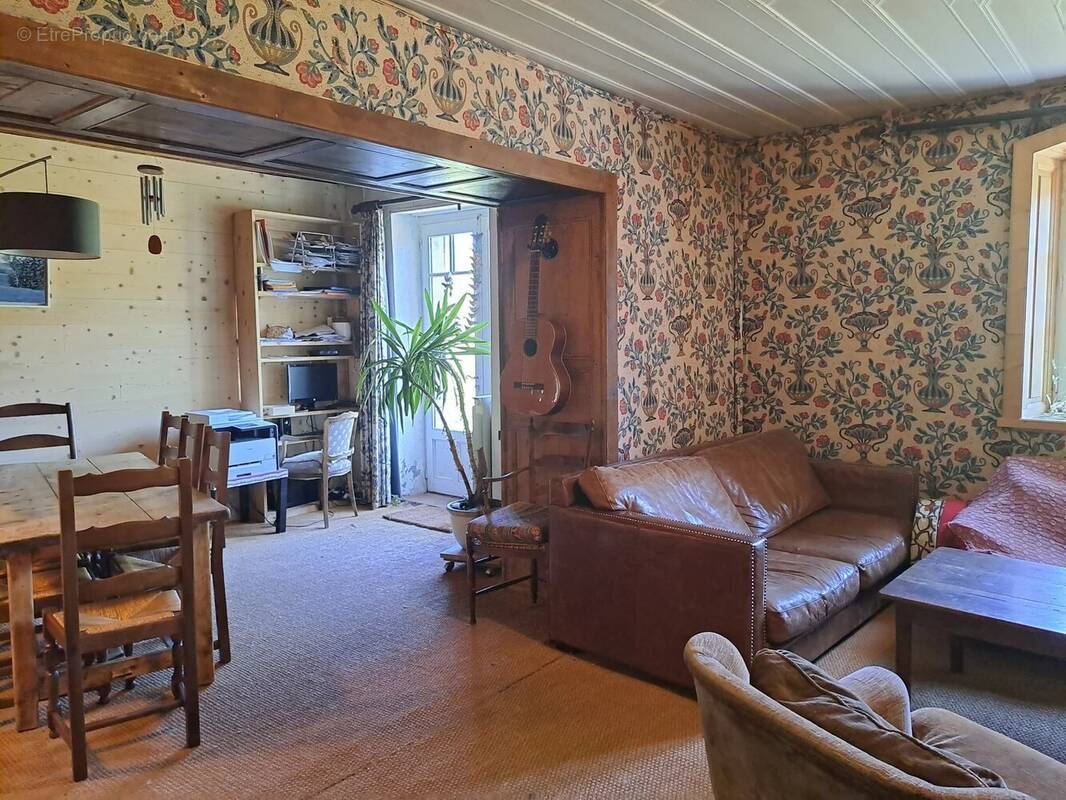 Maison à LES MOUSSIERES