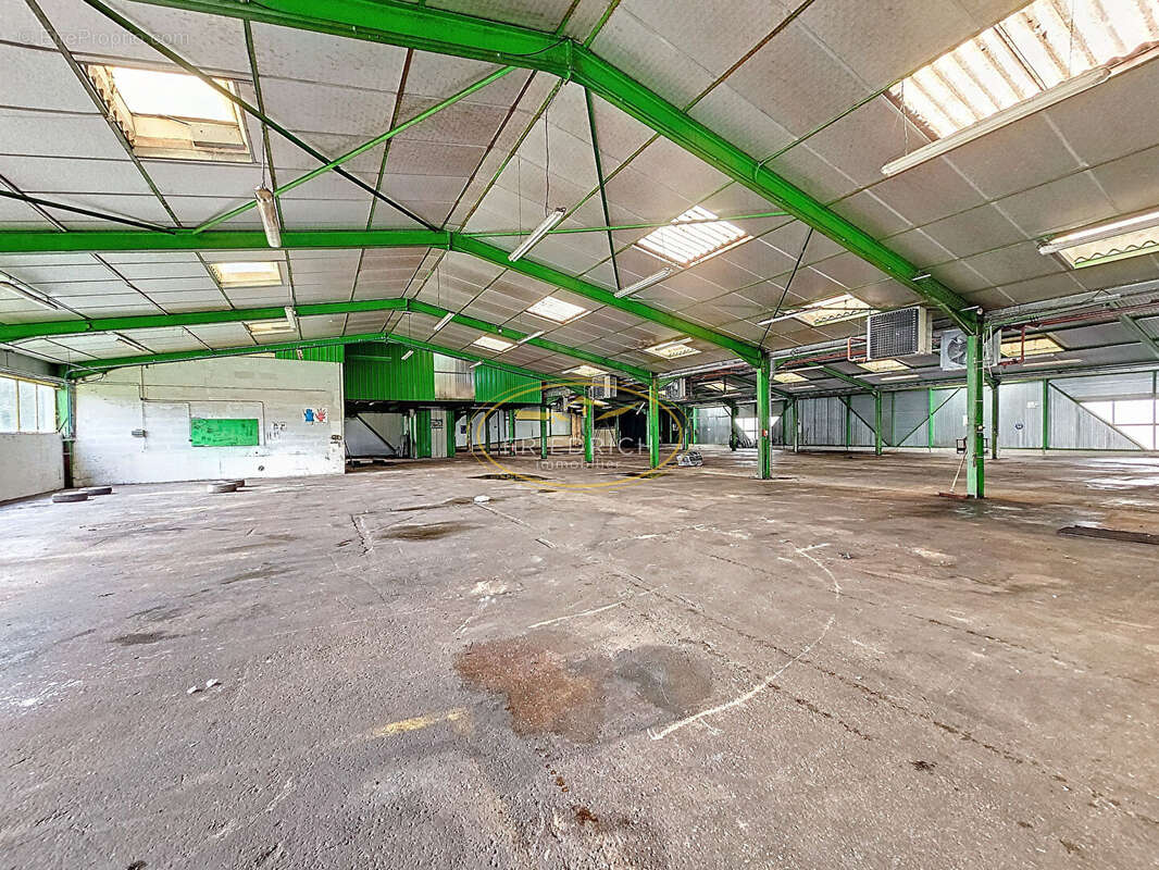 Commerce à VELAINES