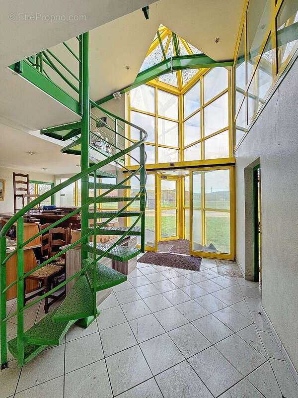 Commerce à VELAINES