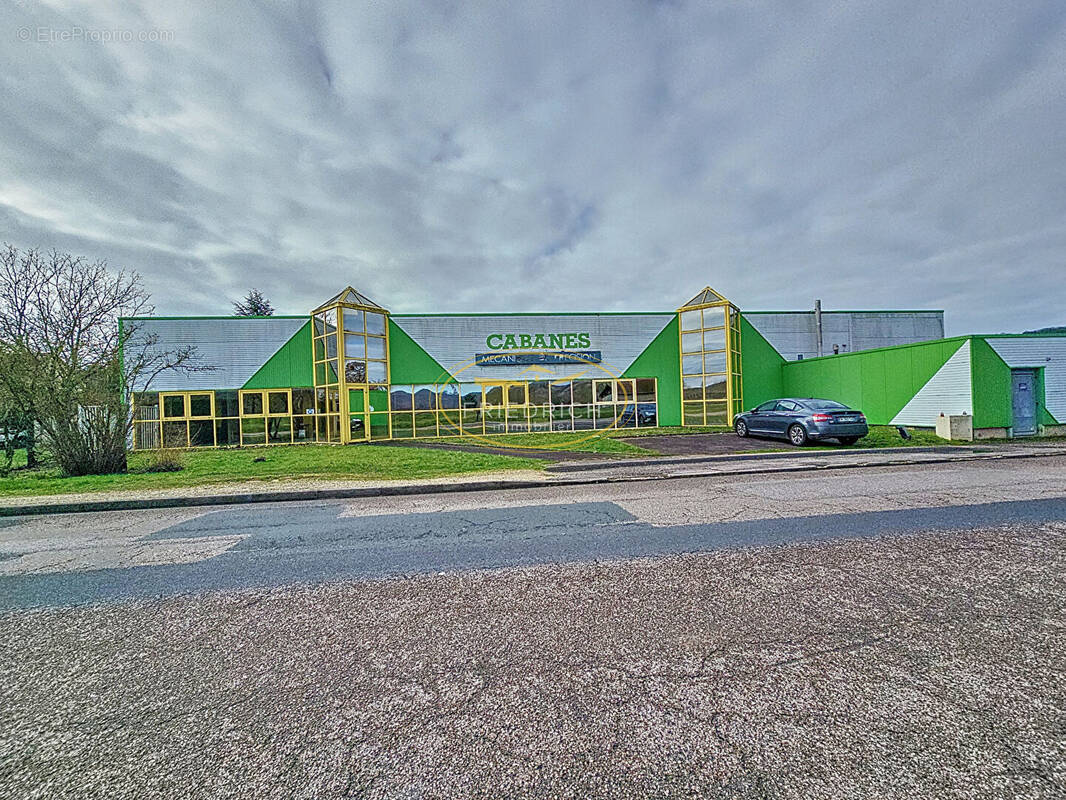 Commerce à VELAINES