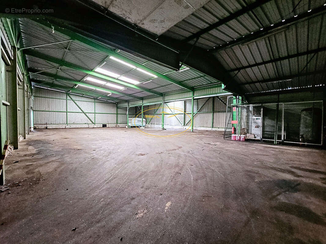 Commerce à VELAINES