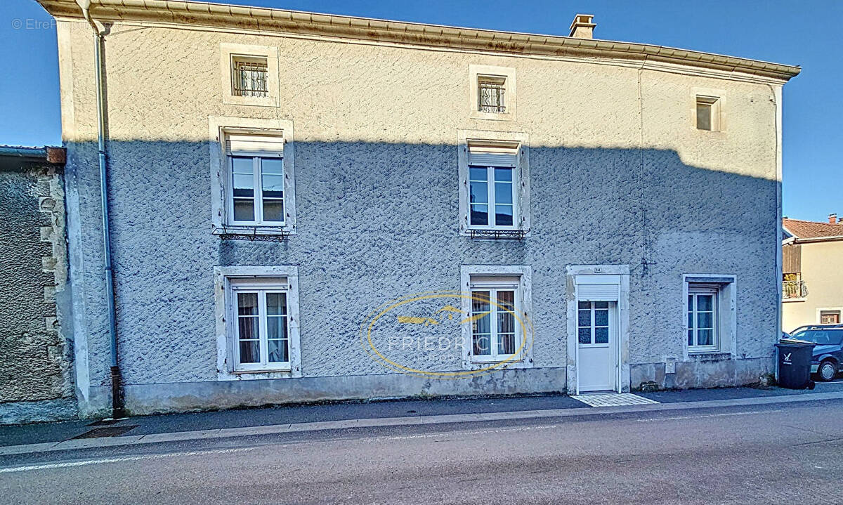 Maison à GONDRECOURT-LE-CHATEAU
