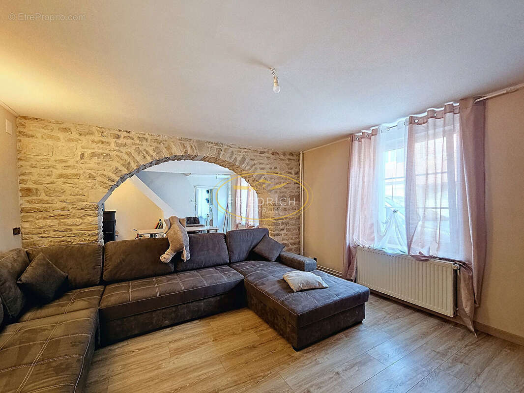 Maison à GONDRECOURT-LE-CHATEAU